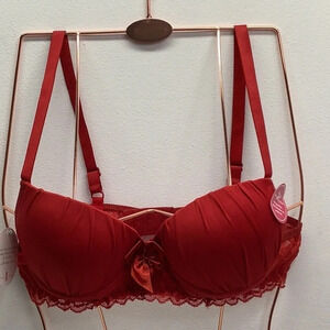 Massam Size Medium Red Lace Padded Underwire Bra. Made in Brazil New with Tags